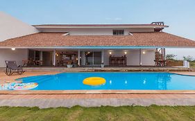 Stayvista'S Eva Villa - Lakeside Luxury With Modern Decor, Pool & Expansive Lawn - Near Sula